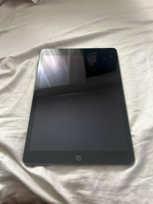 9th Generation IPAD 64GB Wifi+Cellular