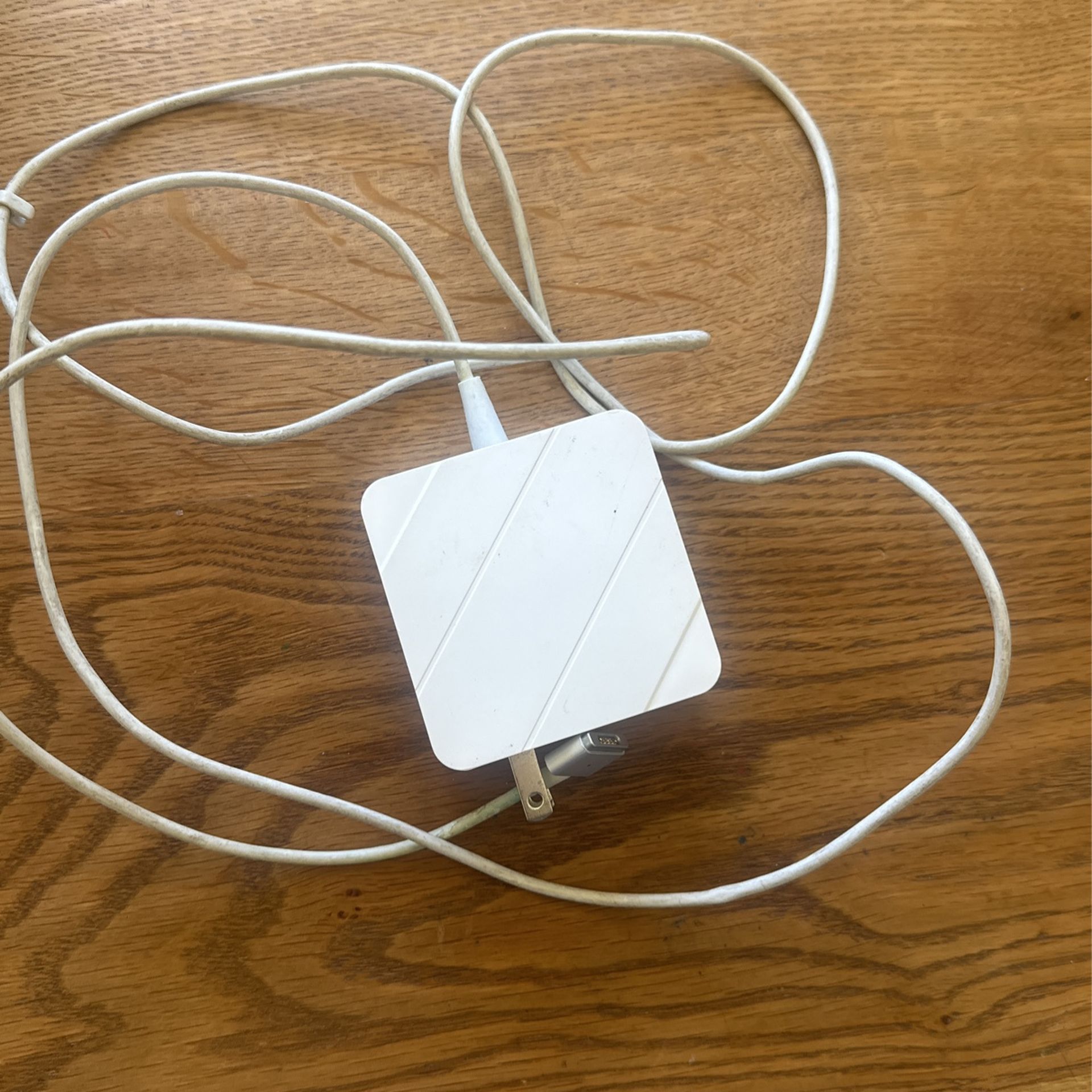 SAW65-165-3650U Macbook/Macbook Pro Power Adapter