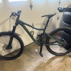 Giant maestro mountain bike 27.5