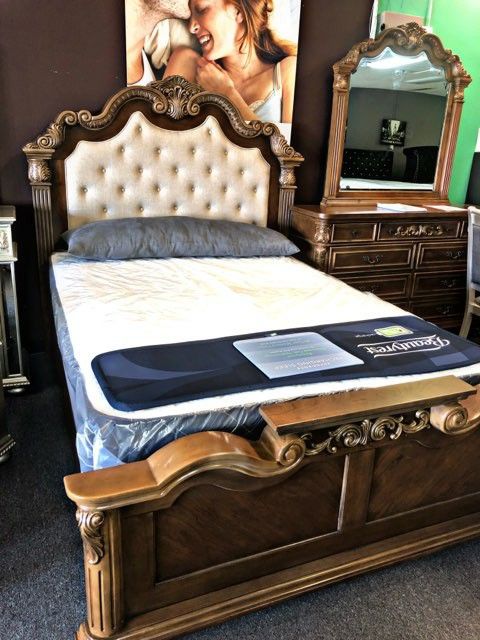 Queen Bedroom Set (Bed&Dresser) Delivery or pick up available