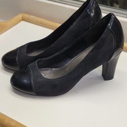 Black Heels (Sz 8)