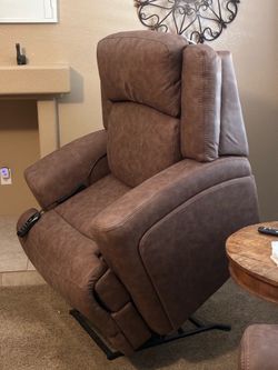 Power Lift Recliner w Power Headrest