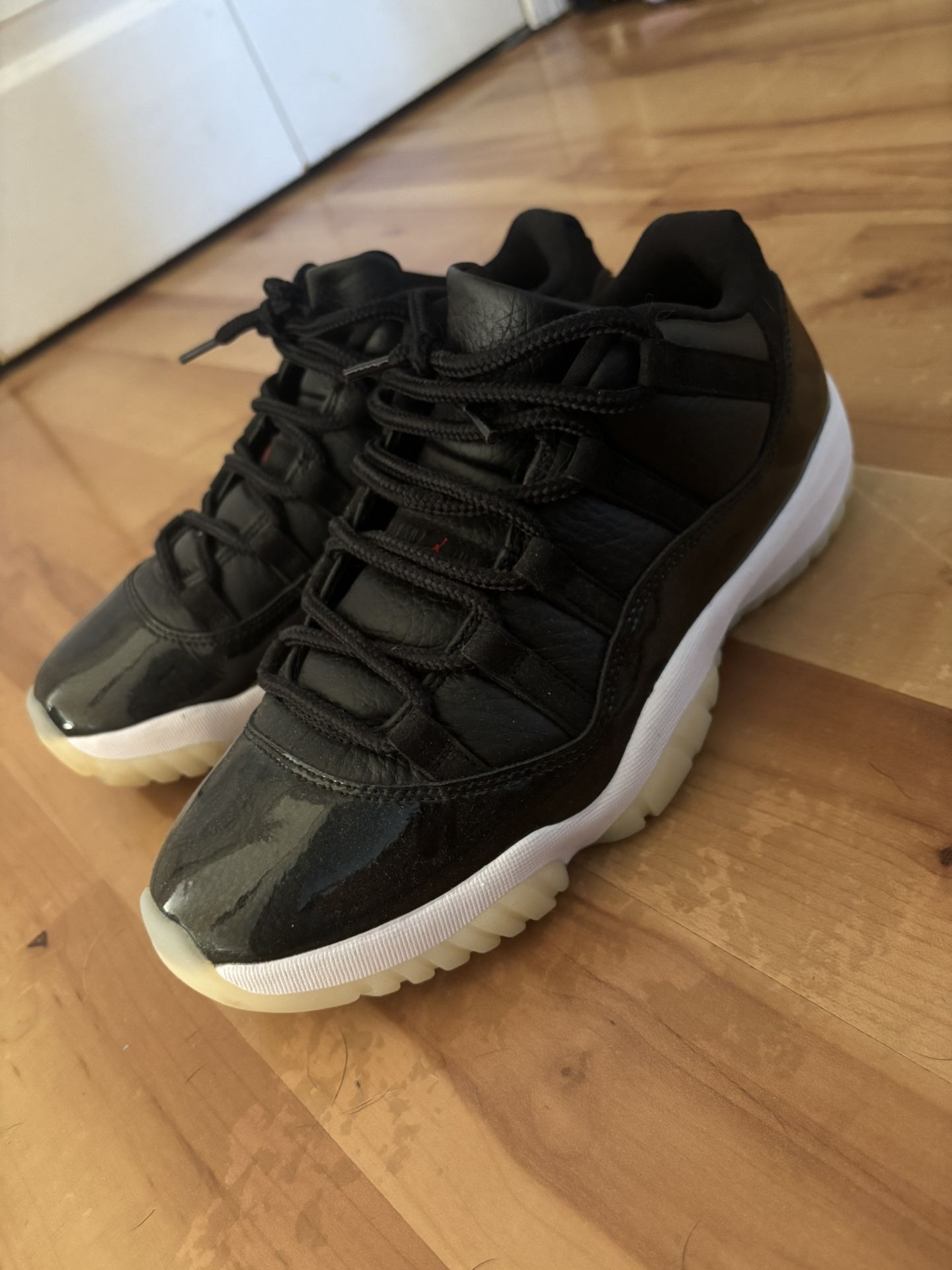 Jordan 11 72-10 Lows: Size  8.5