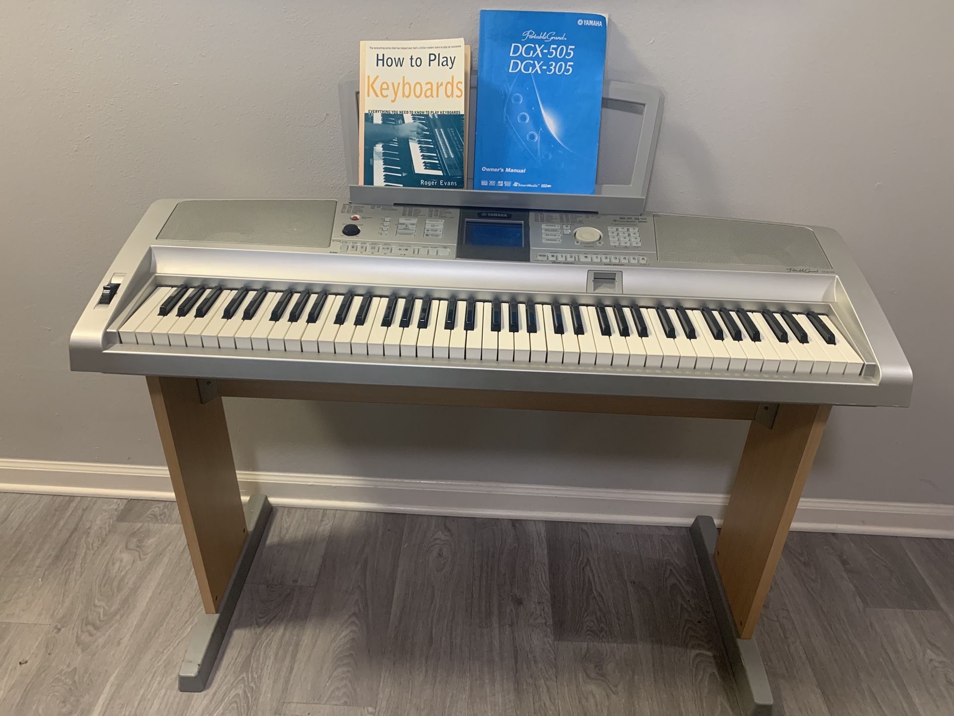 DGX-305 Yamaha Keyboard For Sale!