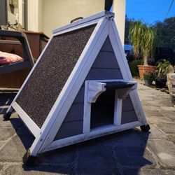 Delivery Avail PETSFIT Single Story Triangular Cat House With Foot Stand