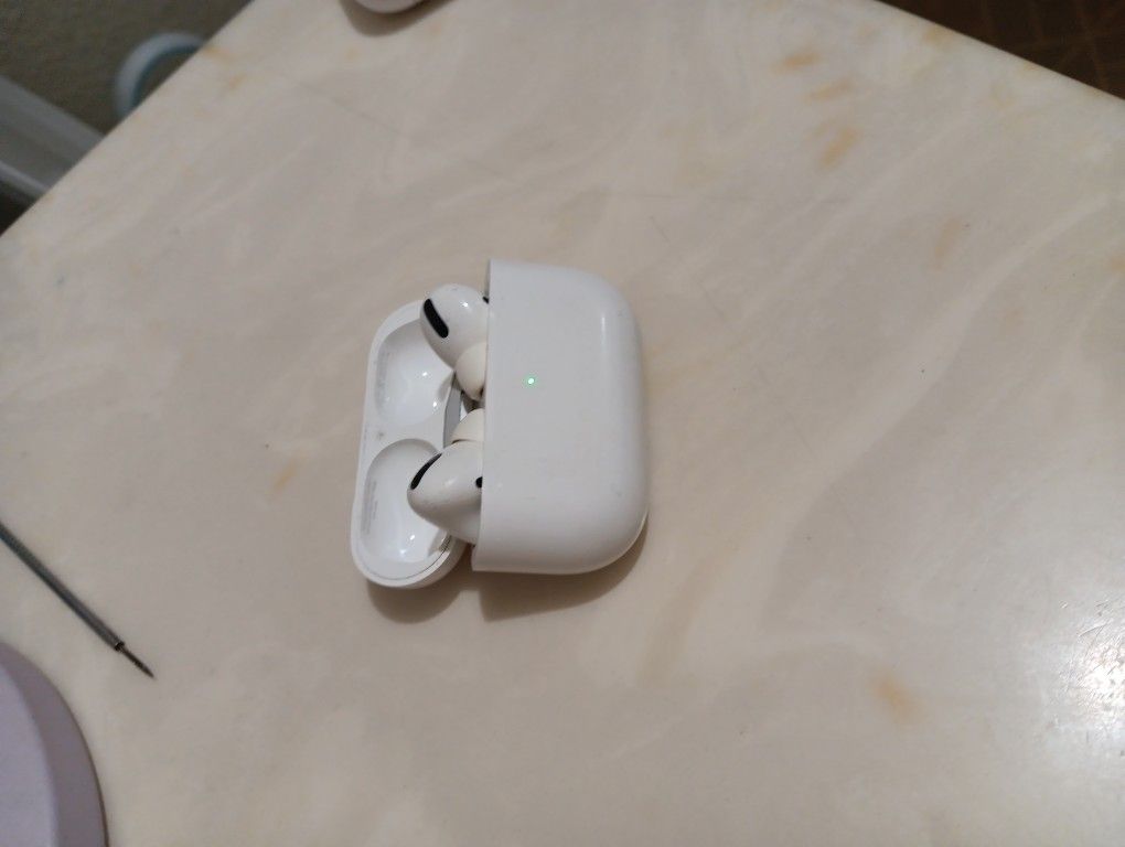 Apple Airpods 3 (Tips Included)