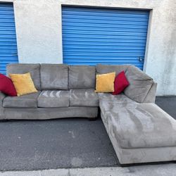 Really Nice Sectional Couch 🛋 