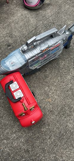 Kids cars lot shark uses batteries and makes sounds