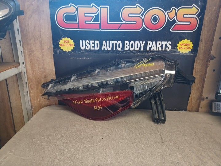 18 24 Toyota Prius Prime RH Rear Bumper Turn Signal Light LED OEM.