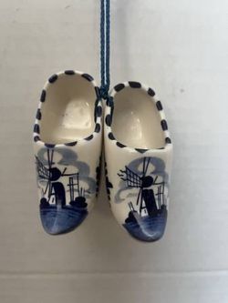 Vtg Delft Blue Ceramic Miniature Pair Clog Shoes Christmas Ornament