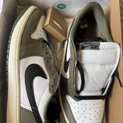 Jordan 1 OG Medium Olive Low 9.5