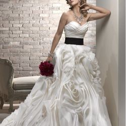 Maggie Sottero Designer Wedding dress JULIETTE New with Tags, Unaltered, Rare