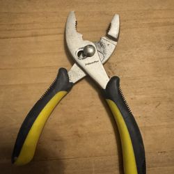 Pliers 