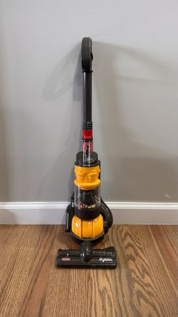 Kids cleaning toys