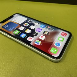 iPhone 11 - 128GB - UNLOCKED - 8/10 Condition 