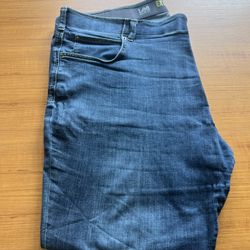 Lee Men’s Jeans. Size 48. Stretchy Waistband