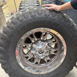 🔥 Tires & Rims Package – 35x12.50R18LT All Country M/T (Used)