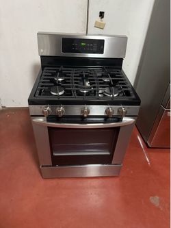 LG 5-burner gas stove in perfect working condition. Delivery and installation available with a 3-month warranty.