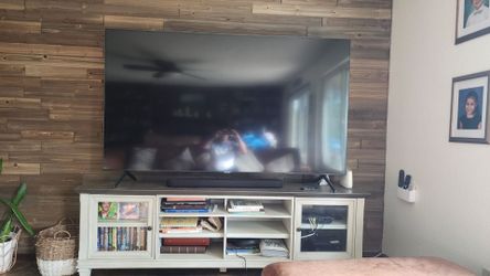 Samsung 82 inch 4k smart tv and Yamaha sound bar combo!!