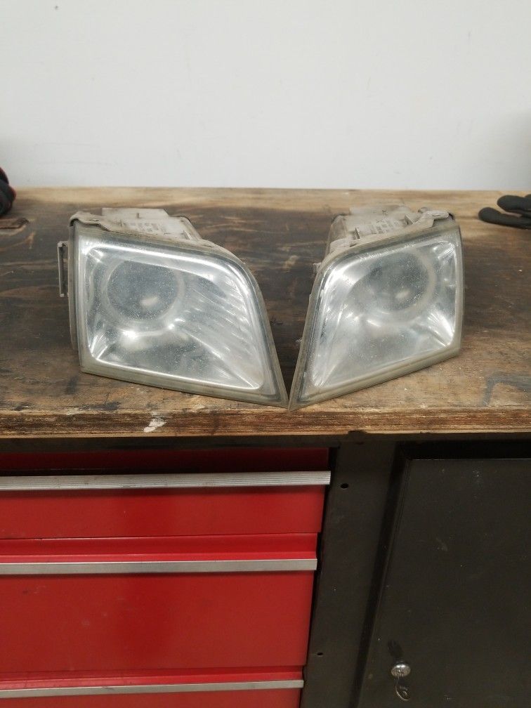 Free 04 Toyota 4 runner Fog lights