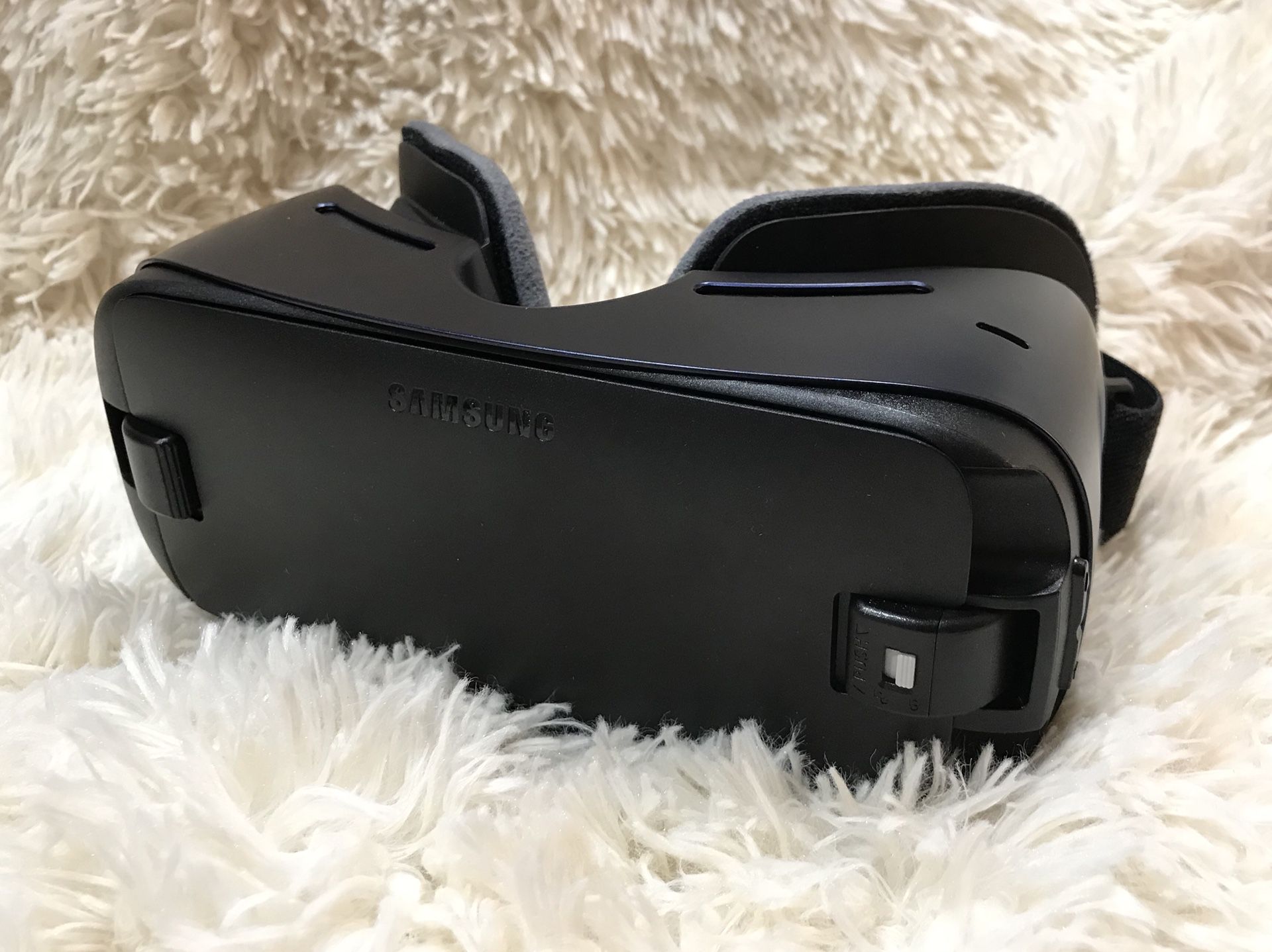 Samsung Oculus Gear VR Headset