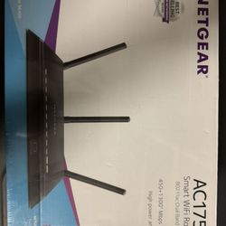 NETGEAR R6700 Nighthawk AC1750 Dual Band Smart WiFi Router