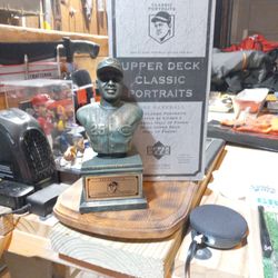 2003 Upper Deck - Classic Portraits Ken Griffey Jr. H.O.F. Bronze Bust Statue