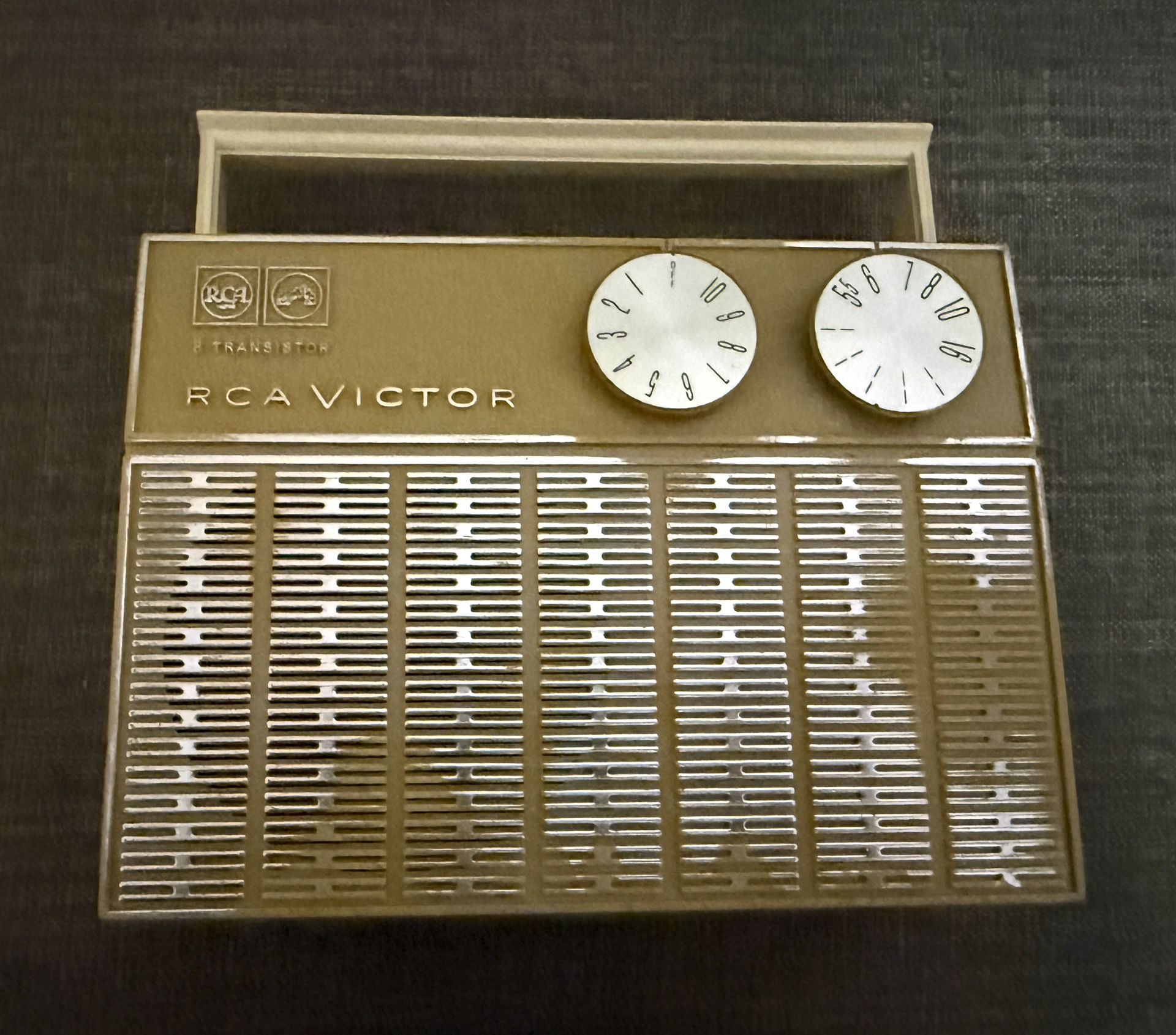 Vintage 1960’s RCA Victor Portable 8 Transistor Radio Model RGG 22N *Untested*