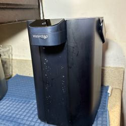 Waterdrop Electric Water Filter Pitcher