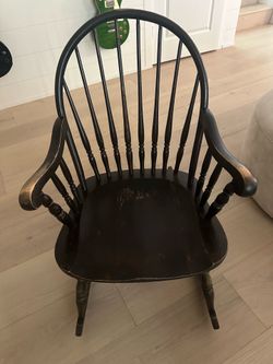 Wooden swaying chair with cappuccino finish of traditional rustic style
