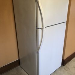 Nevera de dos puertas cocina de gas horno eléctrico wine Cooler microwave  todos los equipos en perfectas condiciones for Sale in Orlando, FL - OfferUp