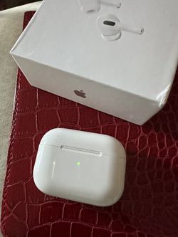 Apple AirPods Pro Gen 2 With Bling Case