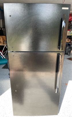 Insignia Fridge 18 Cu Ft Refrigerator