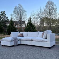 Must Go 😍 Brand new grey sectional couch 