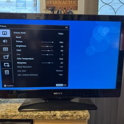 Desktop Monitor 32”