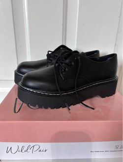 Wild pair women shoes size 8