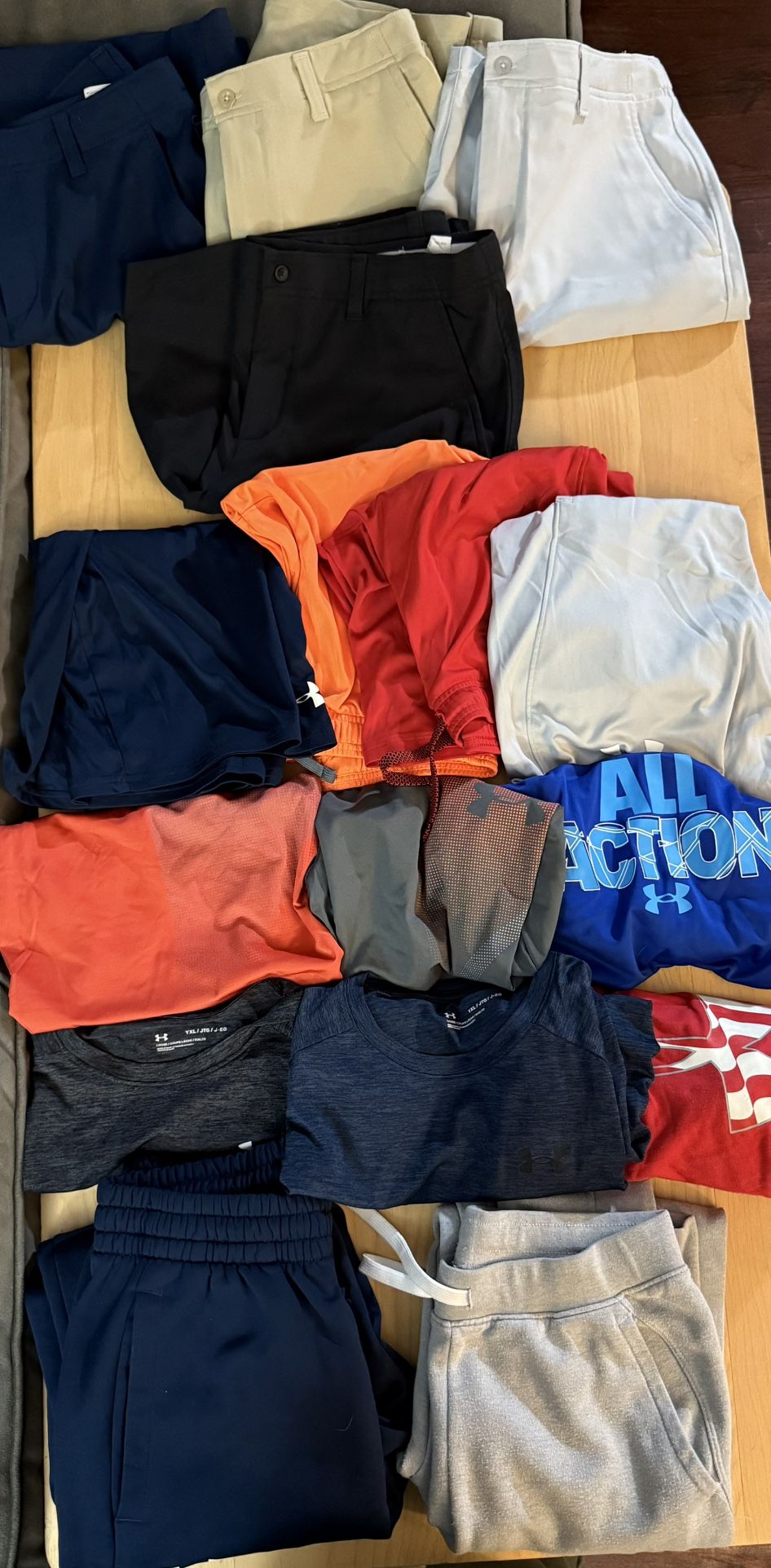 Boys shorts YXL , tshirts yxl, gray sweatpant yxl, blue sweatpants men small