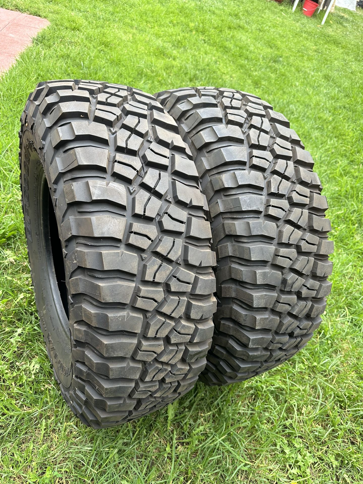 LT37-12.5-R18” Bfgoodrich Mud Terrain KM3 Tires