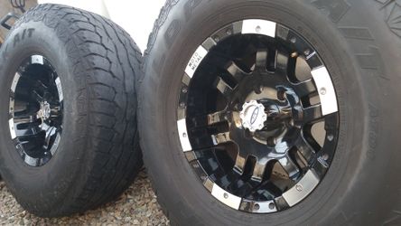4 WildPeak A/T Lt 315 75R16 on Moto Metal 16 in rims