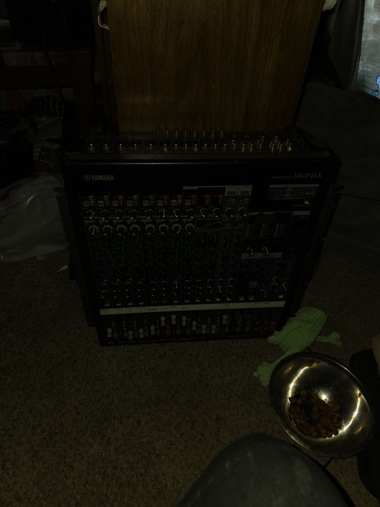 Yamaha mgp16x Mixing Console