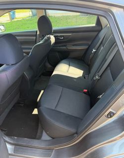 Nissan Sedan 4D