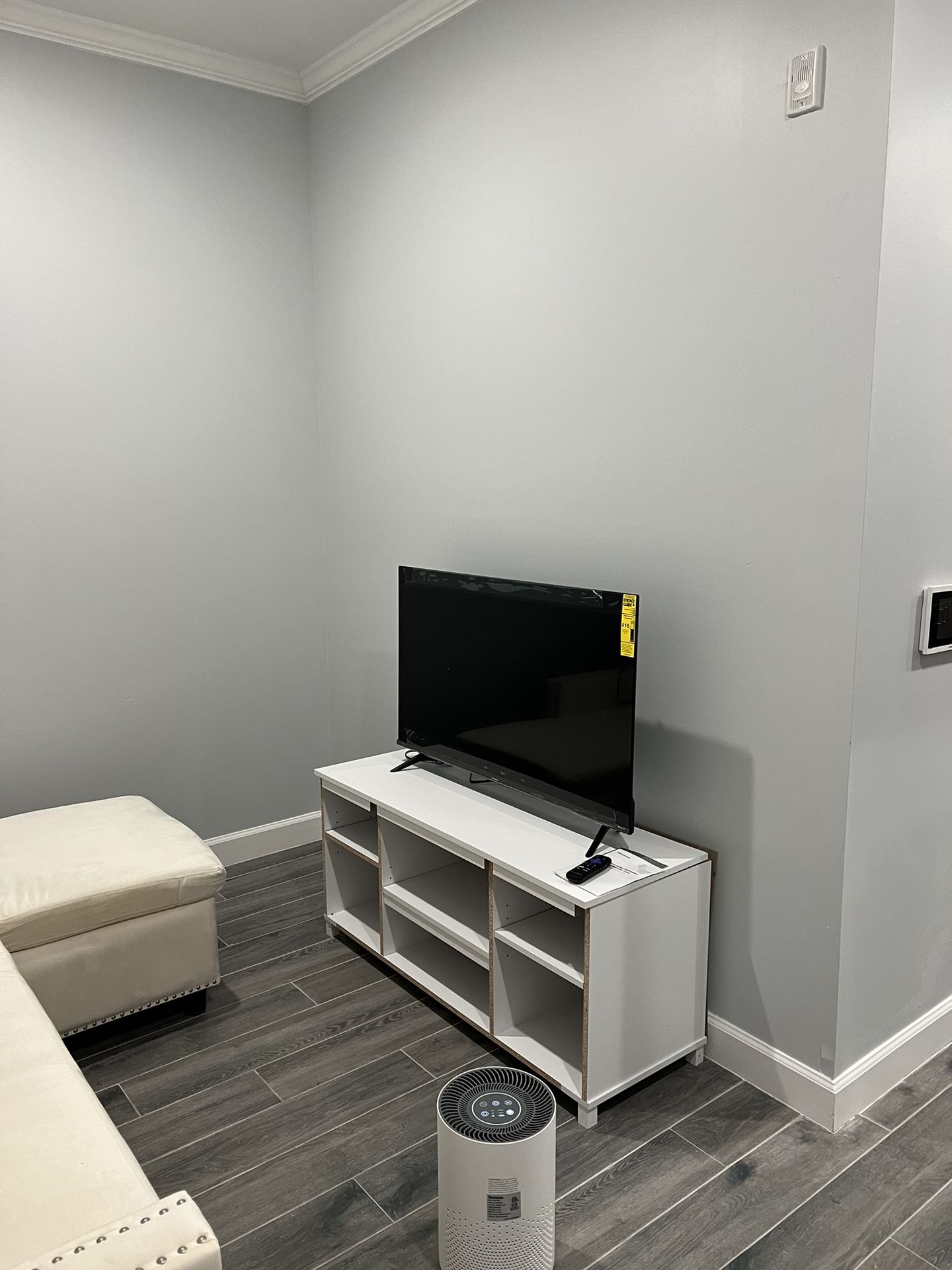 Mainstays Parsons TV Stand for TVs up to 50", White for Sale in Jersey