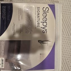 Signature Total Defense mattress protector (Queen size)