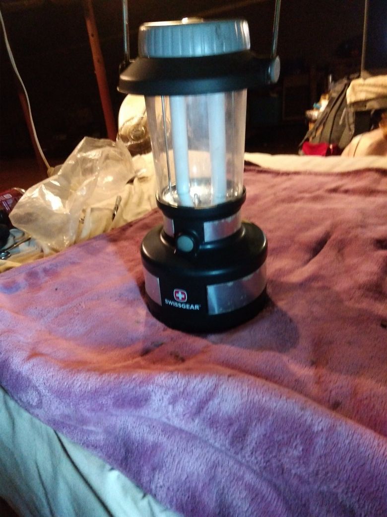 Nice great working Swiss gear stream rechargeable dual LED lantern