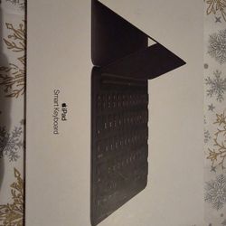 Apple - Smart Keyboard for iPad (7th Generation), iPad 10.2" (9th Generation), iPad Air (3rd Generation), and 10.5-inch iPad Pro