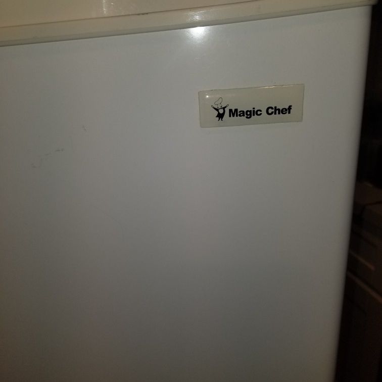 Mini Medium fridge 