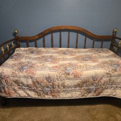 Beautiful Solid Wood Twin Daybed With Pullout Trundle 
