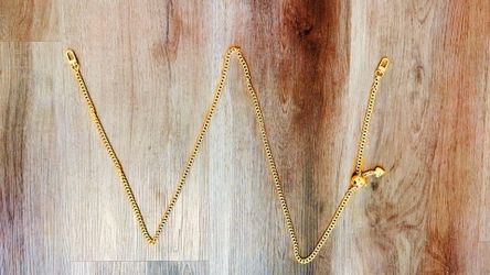 Suitable for handbags, shoulder bags, and crossbody bags with compatible attachment points. Strap only.