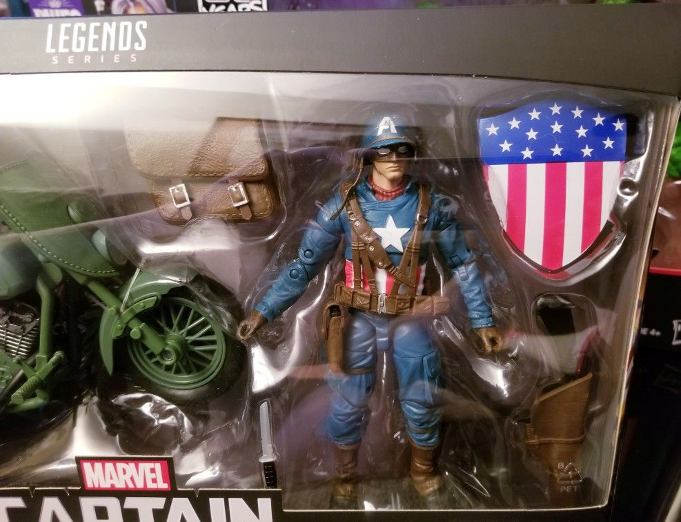 Marvel Legends 80th Anniversary Ultimate Captain America with Motorcycle fan Exclusive