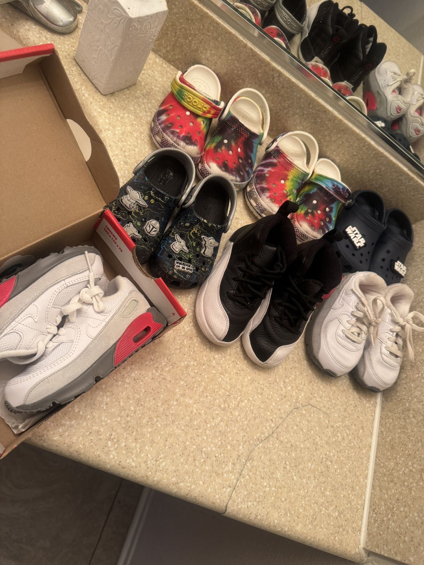 Yard Sell Got A lot Of Good Stuff From Shoes,backpacks Room Decor Board Games, Mattress And Bed,32 Inch Flat Screen, Candles And Candle Warmer,